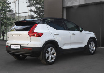 Подержанный автомобиль Volvo XC40 2019 года (5 фото)