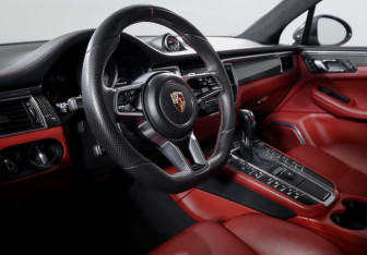 Подержанный автомобиль Porsche Macan 2014 года (14 фото)