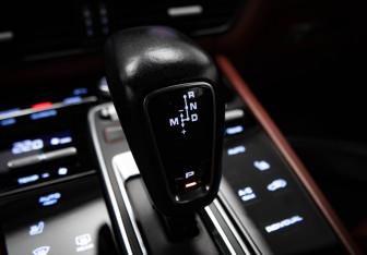 Подержанный автомобиль Porsche Cayenne 2021 года (19 фото)