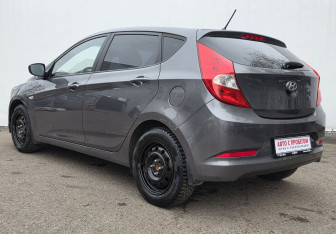 Подержанный автомобиль Hyundai Solaris Hatchback 2014 года (7 фото)