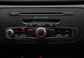Подержанный автомобиль Audi Q3 2013 года (22 фото)