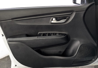 Подержанный автомобиль Kia Rio Sedan 2020 года (19 фото)