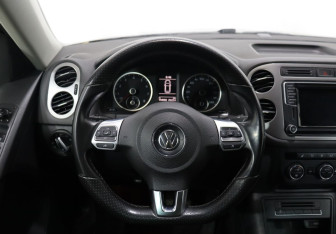 Подержанный автомобиль Volkswagen Tiguan 2016 года (14 фото)