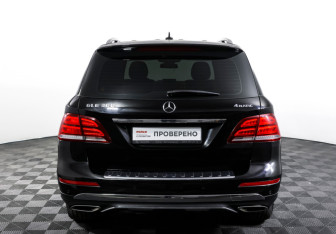 Подержанный автомобиль Mercedes-Benz GLE 2015 года (6 фото)