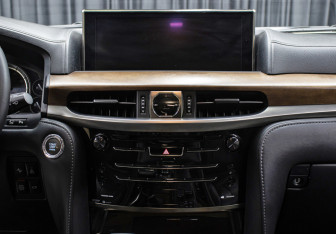 Подержанный автомобиль Lexus LX 2016 года (15 фото)