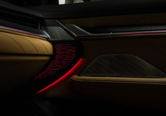 Подержанный автомобиль Zeekr 001 2023 года (19 фото)