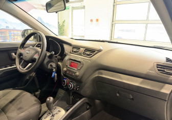 Подержанный автомобиль Kia Rio Sedan 2013 года (10 фото)