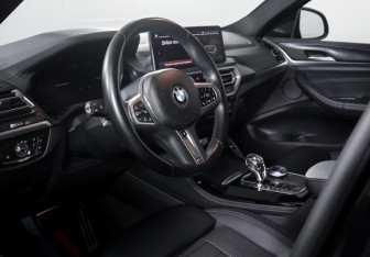 Подержанный автомобиль BMW X4 2022 года (14 фото)
