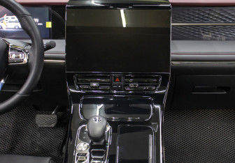 Подержанный автомобиль GAC M8 2023 года (19 фото)