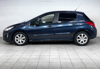 Подержанный автомобиль Peugeot 308 Hatchback 2013 года (8 фото)