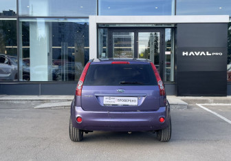 Подержанный автомобиль Ford Fiesta Hatchback 2008 года (6 фото)