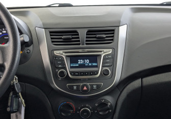 Подержанный автомобиль Hyundai Solaris Sedan 2015 года (24 фото)