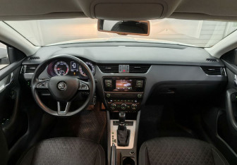 Подержанный автомобиль Skoda Octavia Liftback 2016 года (11 фото)