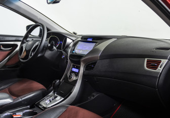 Подержанный автомобиль Hyundai Elantra Sedan 2011 года (14 фото)