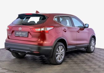 Подержанный автомобиль Nissan Qashqai 2017 года (5 фото)