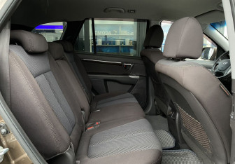 Подержанный автомобиль Hyundai Santa Fe 2012 года (21 фото)