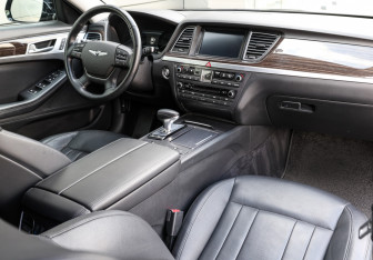 Подержанный автомобиль Genesis G80 2018 года (11 фото)