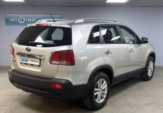Подержанный автомобиль Kia Sorento 2012 года (5 фото)