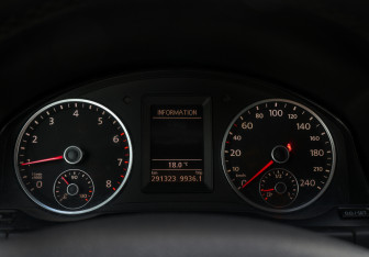 Подержанный автомобиль Volkswagen Tiguan 2010 года (11 фото)