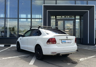 Подержанный автомобиль Volkswagen Polo Sedan 2018 года (7 фото)