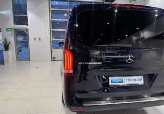 Подержанный автомобиль Mercedes-Benz Vito 2018 года (8 фото)