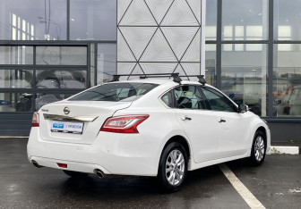 Подержанный автомобиль Nissan Teana 2015 года (5 фото)