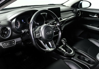 Подержанный автомобиль Kia Cerato Sedan 2018 года (11 фото)