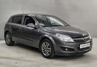 Подержанный автомобиль Opel Astra Hatchback 2010 года (3 фото)