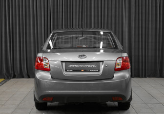Подержанный автомобиль Kia Rio Sedan 2010 года (5 фото)