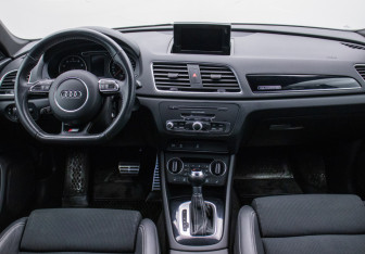 Подержанный автомобиль Audi Q3 2018 года (13 фото)