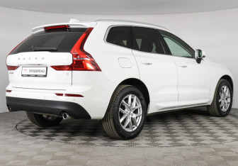 Подержанный автомобиль Volvo XC60 2021 года (5 фото)