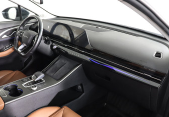 Подержанный автомобиль Omoda C5 2022 года (10 фото)