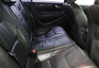 Подержанный автомобиль Volvo S60 2005 года (19 фото)