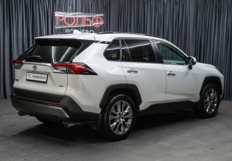 Подержанный автомобиль Toyota RAV4 2020 года (5 фото)