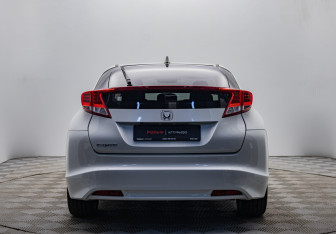 Подержанный автомобиль Honda Civic Hatchback 2012 года (4 фото)