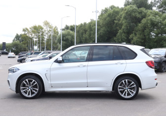 Подержанный автомобиль BMW X5 2015 года (8 фото)