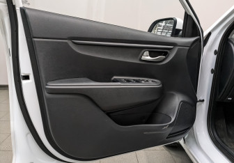 Подержанный автомобиль Kia Rio Sedan 2021 года (17 фото)