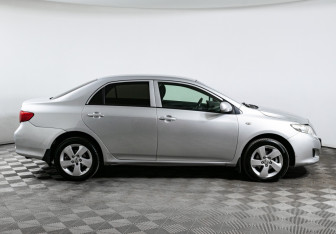 Подержанный автомобиль Toyota Corolla Sedan 2008 года (4 фото)