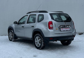 Подержанный автомобиль Renault Duster 2014 года (7 фото)