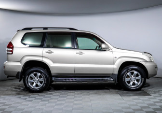 Подержанный автомобиль Toyota Land Cruiser Prado 2007 года (4 фото)