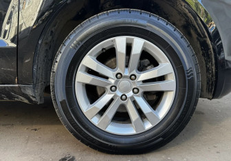 Подержанный автомобиль Geely Emgrand X7 2016 года (13 фото)