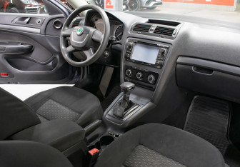 Подержанный автомобиль Skoda Octavia Liftback 2010 года (11 фото)