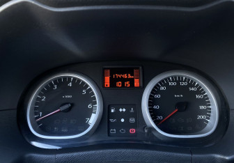 Подержанный автомобиль Renault Duster 2012 года (20 фото)