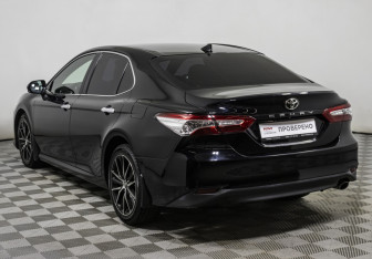 Подержанный автомобиль Toyota Camry Sedan 2021 года (7 фото)