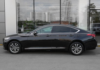 Подержанный автомобиль Genesis G80 2017 года (8 фото)