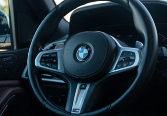 Подержанный автомобиль BMW X7 2021 года (24 фото)