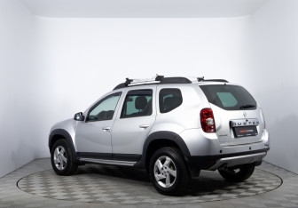 Подержанный автомобиль Renault Duster 2012 года (7 фото)