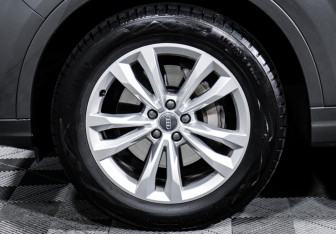 Подержанный автомобиль Audi Q7 2019 года (15 фото)