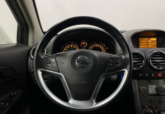 Подержанный автомобиль Opel Antara 2014 года (13 фото)