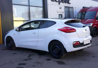 Подержанный автомобиль Kia Ceed Hatchback 2017 года (6 фото)